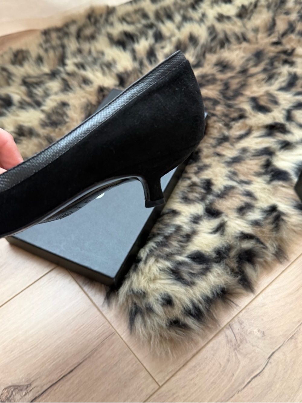 CHANEL Black Pointed Toe Kitten Heels size 37.5 black and gold - Picture 13 of 13